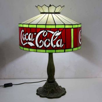 LongHuiJing Coca-Cola Stained Glass Table Lamp Tiffany Style Desk Light With 16Inch Wide Lampshade and Zinc Alloy Base
